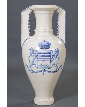 770-Gran jarrón en cerámica española de los llamados de la Alhambra. C. 1900.