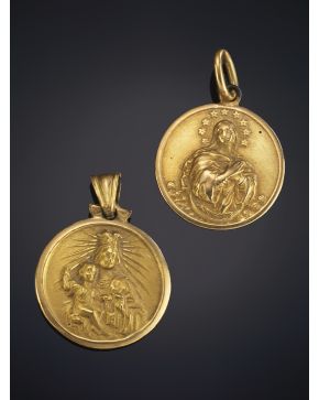 19-LOTE FORMADO POR DOS MEDALLAS EN ORO AMARILLO DE 18K. 