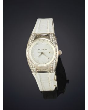 920-BVLGARI ERGON REF. EGW30G. Reloj de pulsera para señora con con caja en acero y brillantes con correa de piel de cocodrilo blanca. Movimiento de cuarz