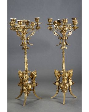1159-Pareja de candelabros en bronce. ff. s. XIX.