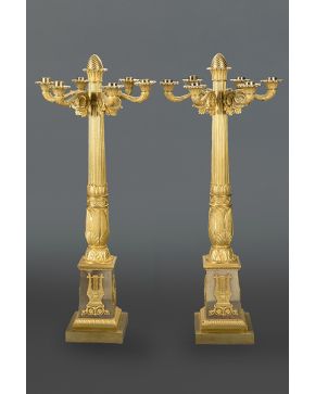 1072-Excepcional pareja de candelabros Imperio. Francia. 1810-15.
