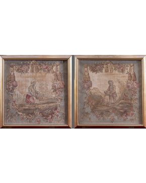 1079-Pareja de paneles franceses tejidos en seda con escenas bucólicas y cenefa estilo Luis XVI.