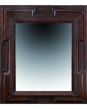924-Espejo con marco de orejetas antiguo de estilo holandés. en madera tallada en su color.