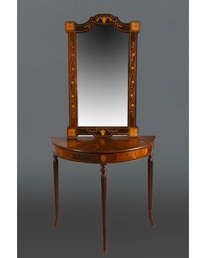 639-Juego formado por consola de media luna y espejo en madera tallada con decoración de marquetería. 