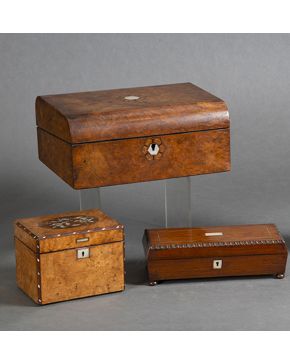 574-Lote de dos cajas y escritorio portátil del siglo XIX en madera tallada con marquetería de madreperla.