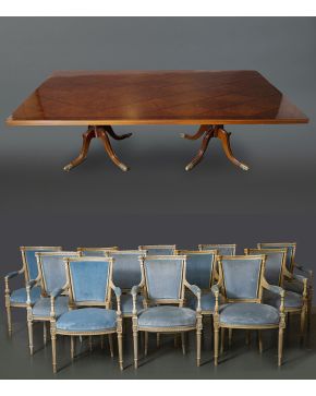 954-Juego formado por mesa de comedor en madera de caoba. sobre doble pata con bella tapa de motivos romboidales y doce butacas estilo Luis XVI. en madera