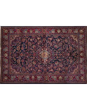 578-Importante alfombra en lana Kashan. Manchester.