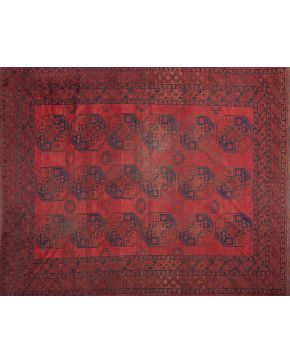 613-Antigua alfombra BUKHARA (Turkmenistán). En lana. tonos rojos y azul marino.