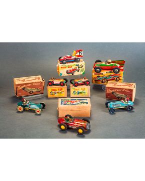 1177-Lote de ocho pequeños coches de carreras de juguete japoneses en sus cajas. Dos Hurricane Racer 7 de Midoriya. un Race Car 32 de Modern Toys. dos 