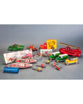 1180-Lote de juguetes de hojalata. de diversas procedencias y datados entre 1950-1970: cuatro sonajeros (dos escarabajos y dos mariquitas). sidecar de orig