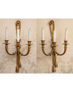 604-Pareja de apliques de tres luces estilo Luis XVI. modelo cordón. en bronce dorado.