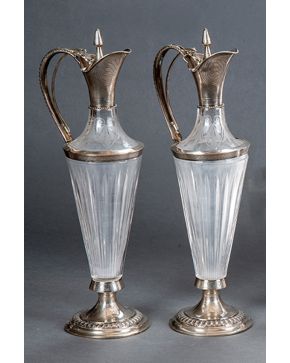 878-Pareja de jarras con pie y tapa en plata y cristal moldeado y grabado al ácido. ff. s. XIX.