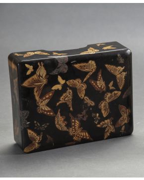 374-Caja japonesa. s. XIX.