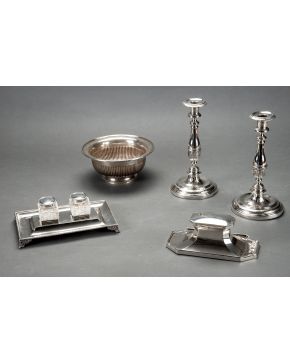 955-Pareja de candeleros fernandinos en plata con marcas de Barcelona. Ortell. c. 1830.