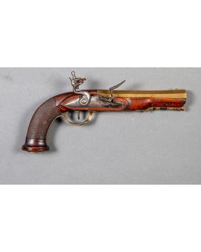 747-Pistola de chispa belga con cañón de bronce con boca abocardada. Sobre la recámara marca ELG (Liège). Completa y bien conservada.