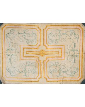 591-Elegante alfombra de estilo neoclásico en lana de nudo español con marcas M. Stuyck. C. 1950.