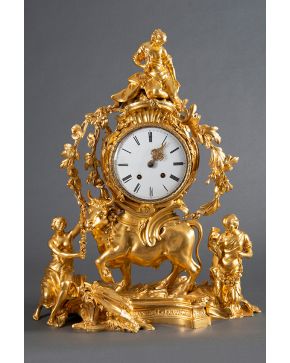 637-Importante reloj francés en bronce dorado. s. XIX.