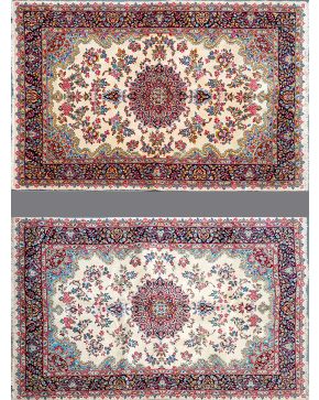 673-Pareja de dos alfombras persas Kerman de lana muy suave. Medallón central sobre campo beige. 