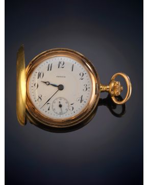 706-RELOJ DE BOLSILLO SABONETA PARA DAMA. CAJA EN ORO AMARILLO DE 18K. Esfera beige con numeración arábiga y segundero a las seis. 