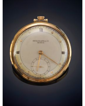 715-PATEK PHILIPPE RELOJ DE BOLSILLO LEPINE. CAJA EN ORO AMARILLO DE 18K. MOVIMIENTO MECÁNICO MANUAL. Esfera beige con numeración a puntos aplicados y estilizadas agujas en dorado. Segundero a las seis. 