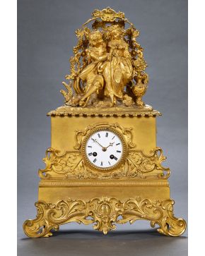 879-Reloj de sobremesa en bronce dorado. Napoleoón III. Francia. s. XIX.