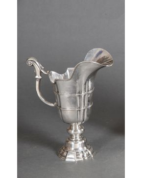 732-Gran jarra en plata s. XIX punzonada con marcas apócrifas. 
