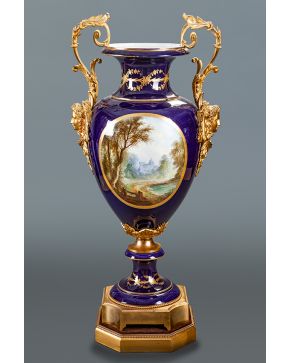 738-Gran jarrón de "Sêvres-Patten", Francia c. 1890. 