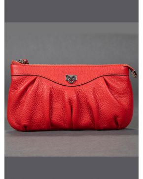 826-SALVATORE FERRAGAMO Cartera de mano en piel roja.