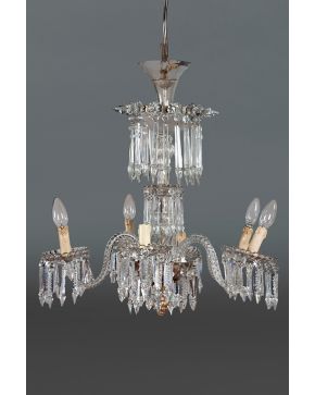 2051-Lámpara de techo de seis brazos en cristal siguiendo modelos de La Granja con prismas facetados, puntas y cuentas de cristal, C. 1900. Algún desperecto. Altura aprox: 60 cm