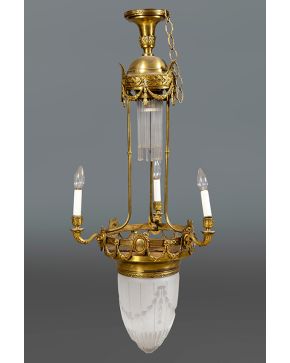 732-Lámpara de techo de 5 luces de estilo Imperio con gran tulipa en cristal.  Altura: 110 cm.