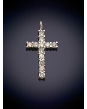 57-BELLA CRUZ DE BRILLANTES sobre una montura en oro blanco de 18K.