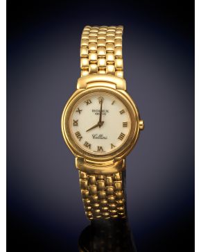 907-ROLEX CELLINI. RELOJ DE PUSLERA PARA SEÑORA CAJA Y BRAZALETE EN ORO AMARILLO DE 18K. 
