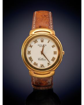 908-ROLEX CELLINI. CAJA EN ORO AMARILLO DE 18K. Esfera blanca con numeración romana recortada en oro al igual que las agujas. Pulsera de pie