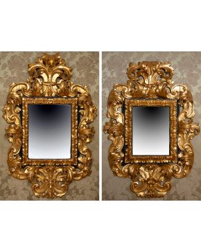 955-Magnífica pareja de espejos con marcoas en madera tallada, pintada y dorada, España s. XVII. Con decoración de hojas de cardo. Lunas originales. M