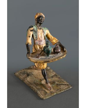 440-FRANZ BERMAN (Viena 1861-1936) Sirviendo el té Escultura en bronce vienés dorado y esmaltado con sello de fundición "Geschutzt" y de artista.  Al"
