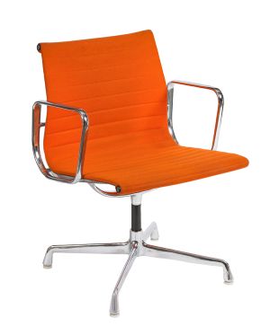 14-CHARLES Y RAY EAMES (1907–1978)  (1912–1988) Silla de estudio, modelo Aluminum  Estructura y tapicería textil en naranja. Edición Vitra Medidas: 8"