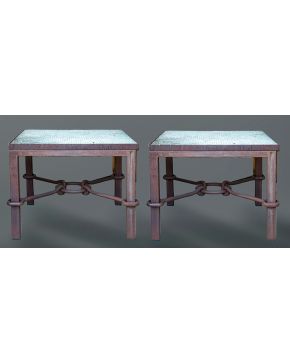 410-Pareja de mesas cuadradas en forja con patas unidas por chambrana y tapa de teselas beige. Medidas: 50x62x62 cm. 