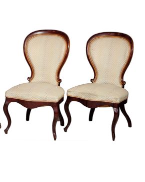 2157-Pareja de sillas isabelinas en madera de caoba, S.XIX Medidas: 96 x 49 x 53 cms