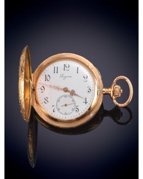 834-LONGINES Reloj de bolsillo saboneta con caja profusamente grabada de flores. Punzonada y numerada. Maquinaria fir