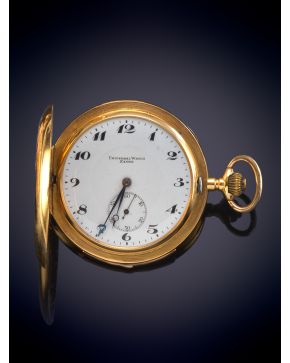 838-UNIVERSAL WATCH EXTRA  Reloj de bolsilo saboneta en oro amarillo de 18K. Sonería minutos, caja lisa con iniciales