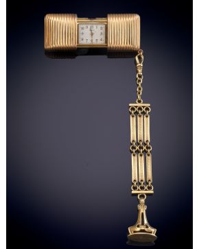 841-MOVADO Reloj de bolsillo de viaje  cronómetro en oro amarillo de 18K con nº de serie 08619, mediados del siglo XX
