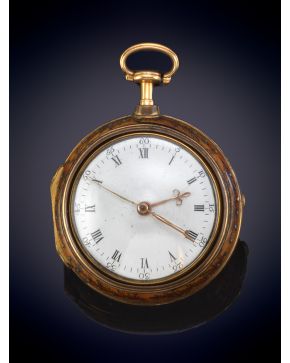 845-Reloj de bolsillo de manufactura centroeuropea, s. XVIII, de carga manual de los denominado cebolleta  con mecanismo