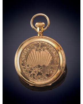 846-C.W.C CO. S. XIX Reloj saboneta de dama con caja grabada en oro rosa de 18K punzonada y numerada con escena de pa