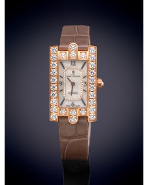851-HARRY WINSTON  ELEGANTE RELOJ DE PULSERA PARA SEÑORA. CAJA RECTANGULAR EN ORO ROSA DE 18K, Nº 095394 DECORADA POR BR