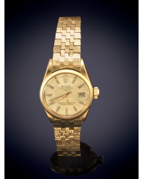 859-ROLEX OYSTER PERPETUAL DATE. RELOJ DE PULSERA PARA SEÑORA. CAJA Y BRAZALETE EN ORO AMARILLO DE 18K. MOVIMIENTO AUTOM