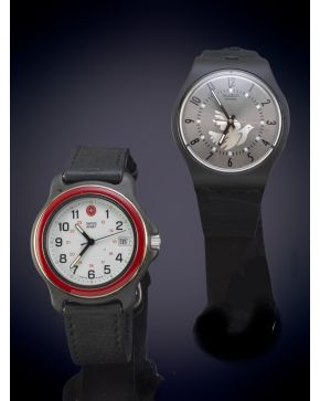 872-SWATCH Y ARMIS  Lote formado por seis relojes. En su estuche 