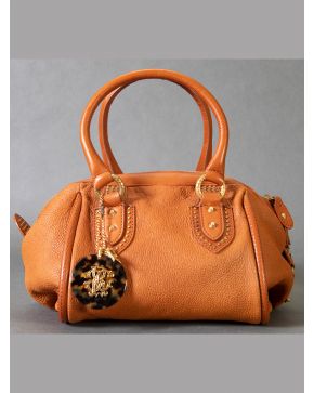883-ROBERTO CAVALLI Bolso grande en piel marrón.