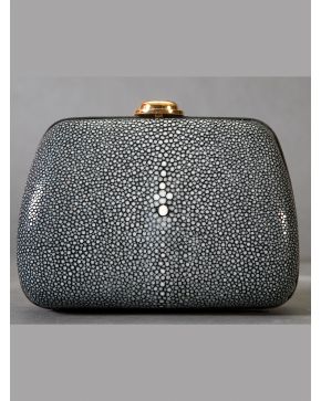 887-DIOR Bolso de mano en forma de coco con cierre en metal dorado.