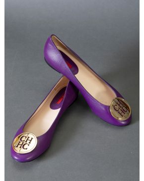 918-CAROLINA HERRERA zapatos en piel color morado. Talla 39.