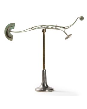 2012-JUAN DE DIOSPrototipo móvilEscultura móvil en bronce patinadoy óleoMedidas: 38,8 x 9,5 x 43 cm.